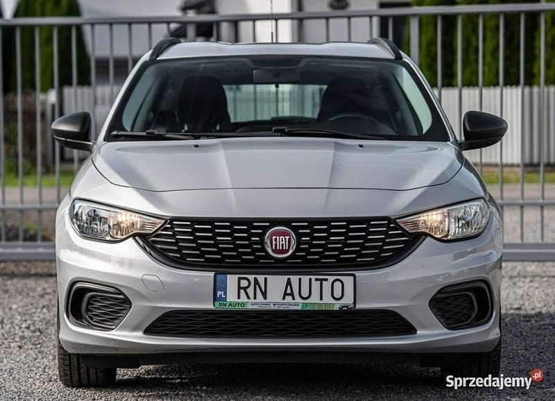 Srebrny Używany 2017 Fiat Tipo Kombi | 38 900 zł (Uczciwa cena) - Obraz 1/4