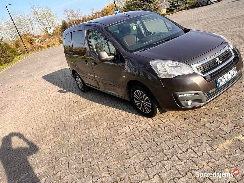 Używany 2018 Peugeot Partner Minivan | 33 000 zł (Uczciwa cena) - Obraz 1/4