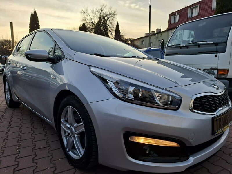 Srebrny Używany 2017 Kia Ceed Hatchback | 43 500 zł (Uczciwa cena) - Obraz 1/4