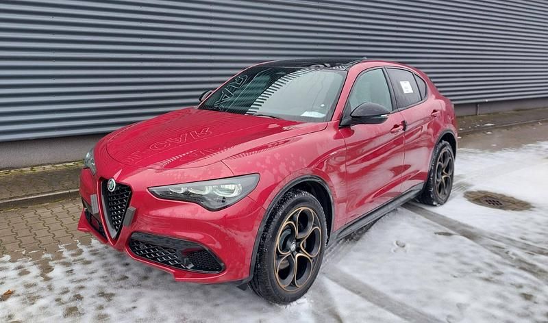 Lakier specjalny czerwony etna red Nowe 2025 Alfa Romeo Stelvio SUV | 333 380 zł - Obraz 1/4