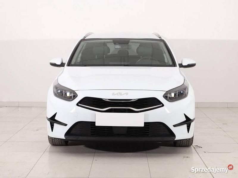 Używany Kia Ceed 160 KM (117 kW) 2022 Biały Hatchback