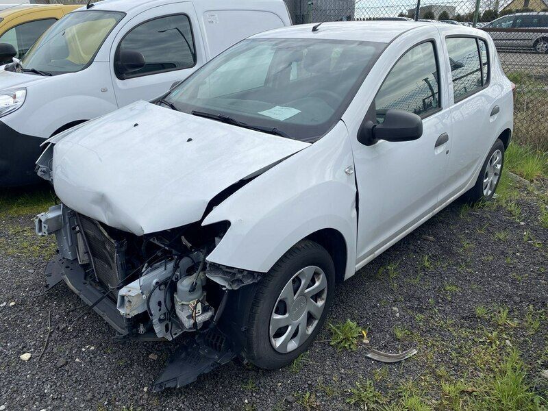 Używany Dacia Sandero 90 KM (66 kW) 2016 Biały Hatchback