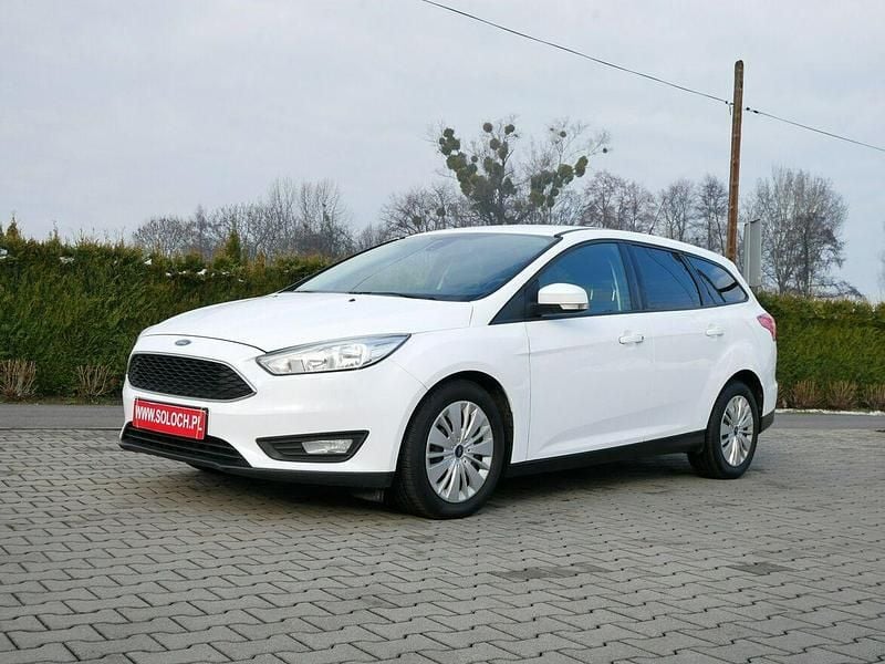 Biały Używany 2015 Ford Focus Kombi | 26 900 zł (Uczciwa cena) - Obraz 1/4