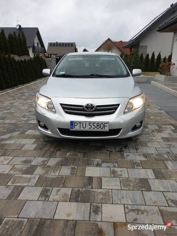Używany Toyota Corolla 2008 Srebrny Sedan/Limuzyna