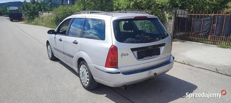 Używany Ford Focus 2005 Srebrny Kombi