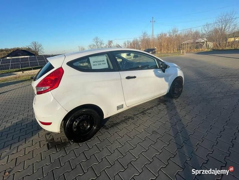 Używany Ford Fiesta 2012 Biały Van