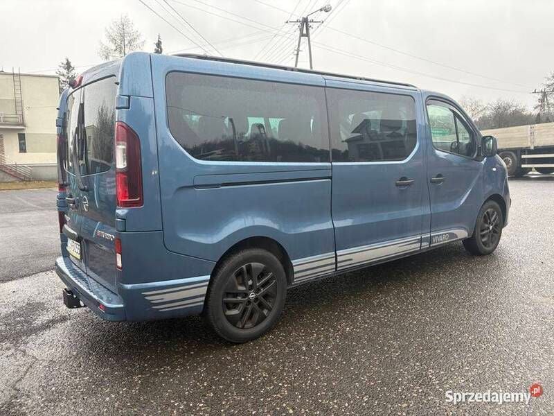 Używany Opel Vivaro 145 KM (106 kW) 2018 Niebieski Minivan