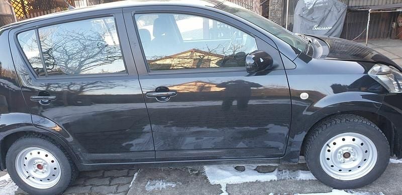 Używany Daihatsu Sirion 91 KM (66 kW) 2009 Czarny Hatchback