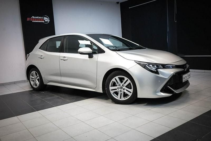 Używany Toyota Corolla 98 KM (72 kW) 2020 Srebrny Hatchback