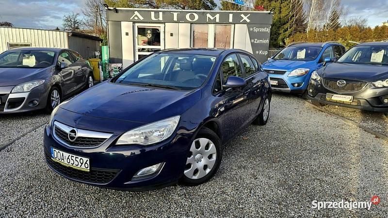 Niebieski Używany 2010 Opel Astra Hatchback | 18 900 zł (Dość drogi) - Obraz 1/2