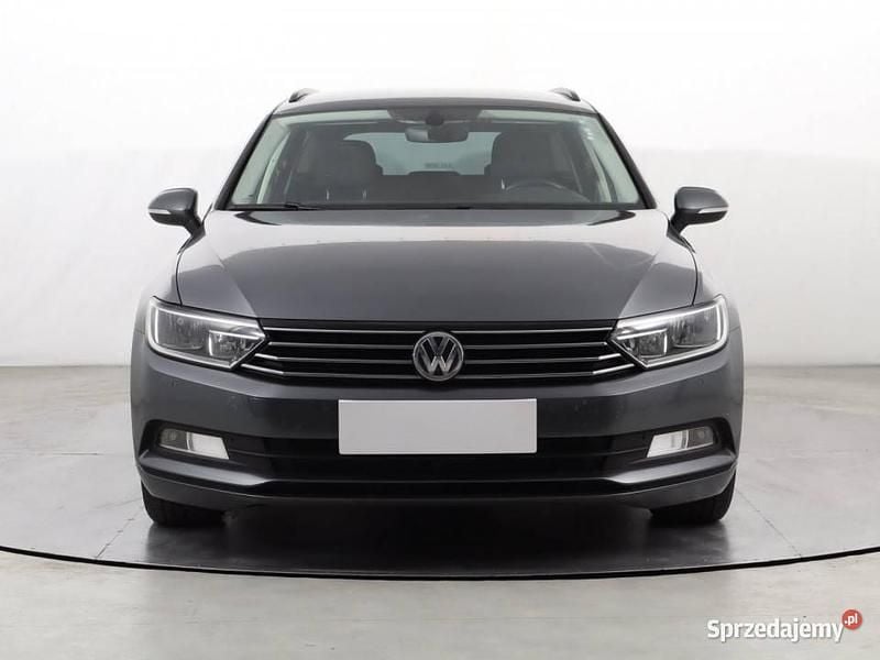 Szary Używany 2017 VW Passat Kombi | 48 999 zł (Uczciwa cena) - Obraz 1/4