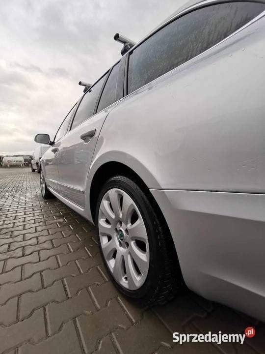 Używany Skoda Superb 2011 Srebrny Sedan/Limuzyna
