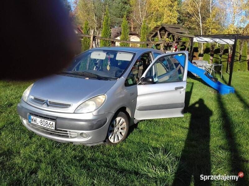 Srebrny Używany 2001 Citroën Xsara Picasso Minivan | 1750 zł (Uczciwa cena) - Obraz 1/4