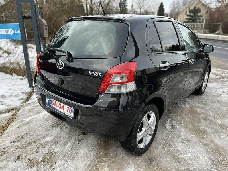 Używany Toyota Yaris 99 KM (72 kW) 2011 Czarny Hatchback