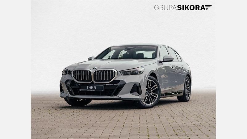 Szary sophisto z brylantowym połyskiem metalizowany Używany 2025 BMW 520 Comfort Edition Sedan/Limuzyna | 260 900 zł (Dobra cena) - Obraz 1/3