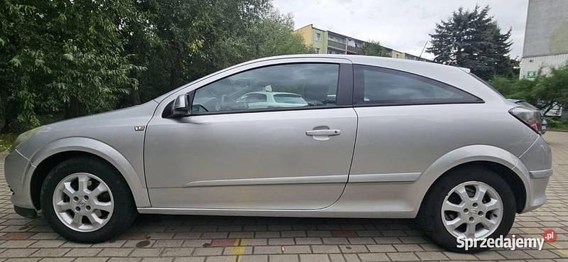Srebrny Używany 2006 Opel Astra GTC Hatchback | 8400 zł - Obraz 1/4