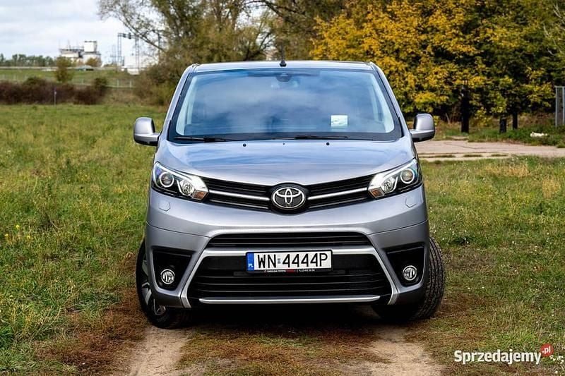 Srebrny Używany 2021 Toyota Proace Verso Kombi | 135 900 zł (Dość drogi) - Obraz 1/4