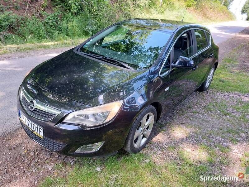 Używany Opel Astra Cosmo 2010 Czarny Hatchback