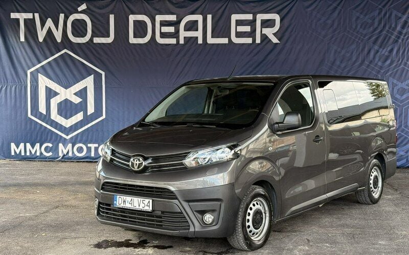 Brązowy (metalik) Używany 2021 Toyota Proace Verso Kombi | 99 800 zł (Dobra cena) - Obraz 1/1