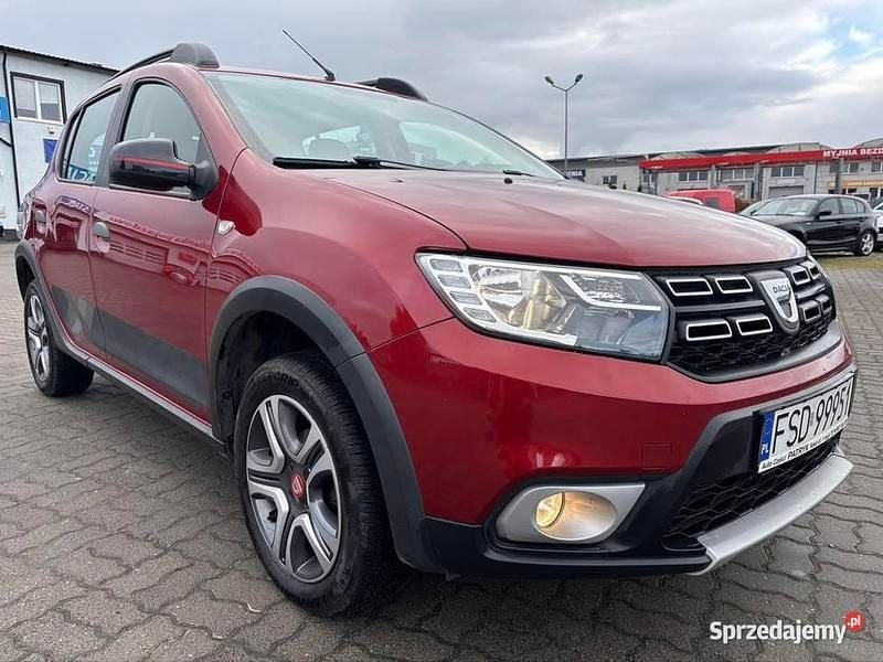 Używany Dacia Sandero Stepway 90 KM (66 kW) 2019 Bordowy SUV