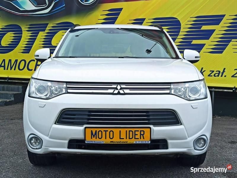 Biały Używany 2014 Mitsubishi Outlander P-HEV SUV | 46 900 zł (Drogi) - Obraz 1/4