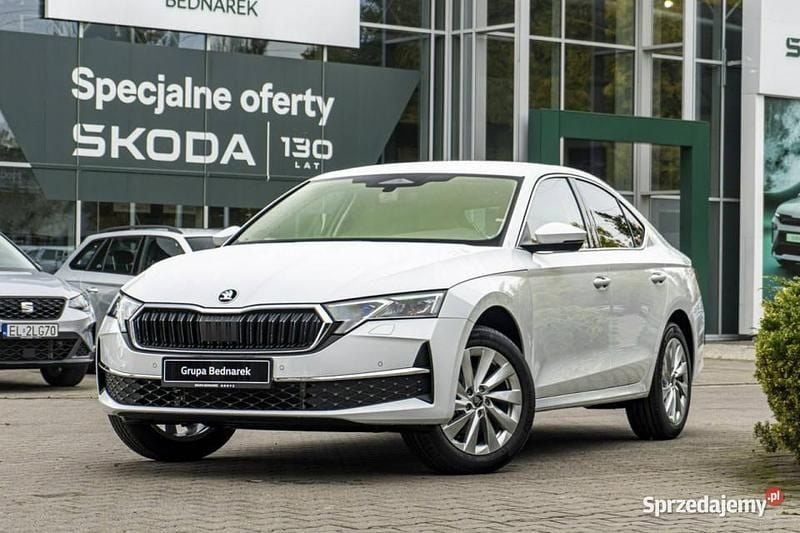Biały Nowe 2026 Skoda Octavia Drive Sedan/Limuzyna | 142 900 zł (Uczciwa cena) - Obraz 1/4
