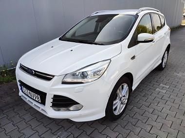 Biały Używany 2015 Ford Kuga Individual SUV | 46 900 zł (Uczciwa cena) - Obraz 1/4