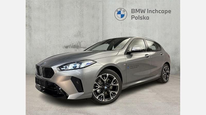 Szary skyscraper metalizowany Używany 2025 BMW 118 Shadowline Hatchback | 135 900 zł (Uczciwa cena) - Obraz 1/3
