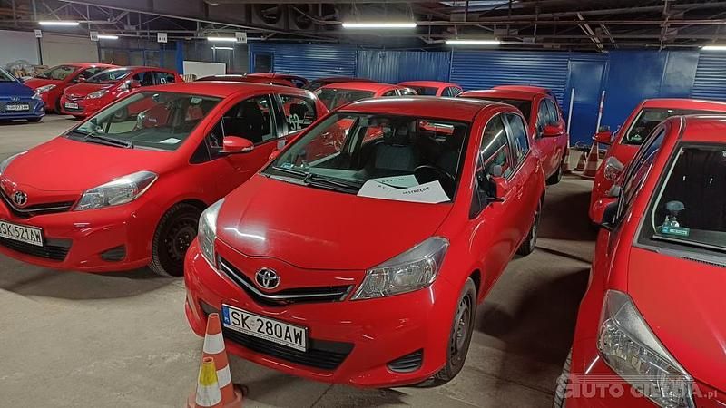 Używany Toyota Yaris 2012 Czerwony Hatchback