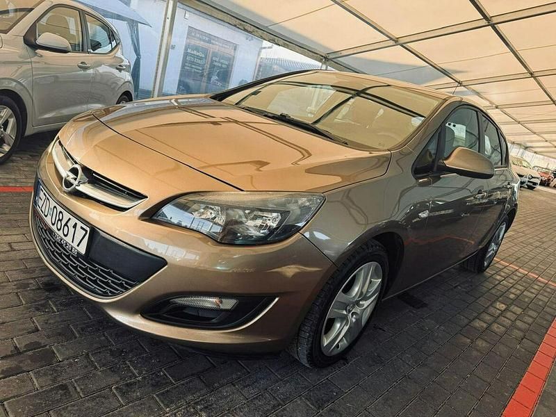 Używany Opel Astra 2013 Brązowy Hatchback