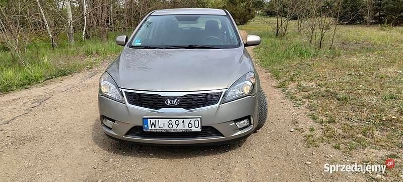 Srebrny Używany 2009 Kia Ceed Hatchback | 9200 zł (Super Cena) - Obraz 1/4
