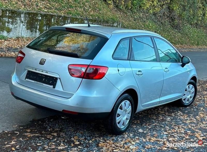 Srebrny Używany 2011 Seat Ibiza ST Kombi | 12 500 zł - Obraz 1/4