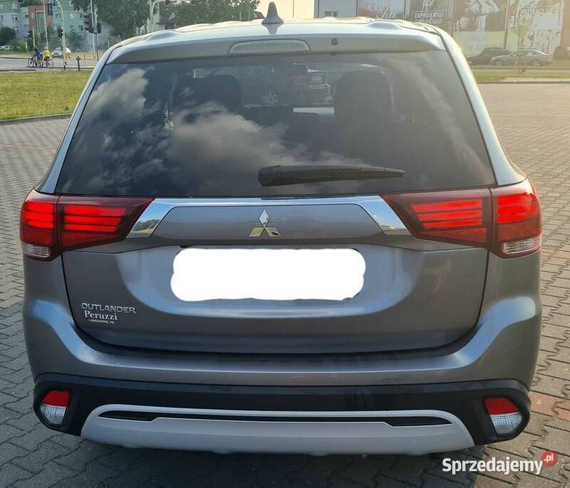 Szary Używany 2020 Mitsubishi Outlander SUV | 99 000 zł (Dość drogi) - Obraz 1/4