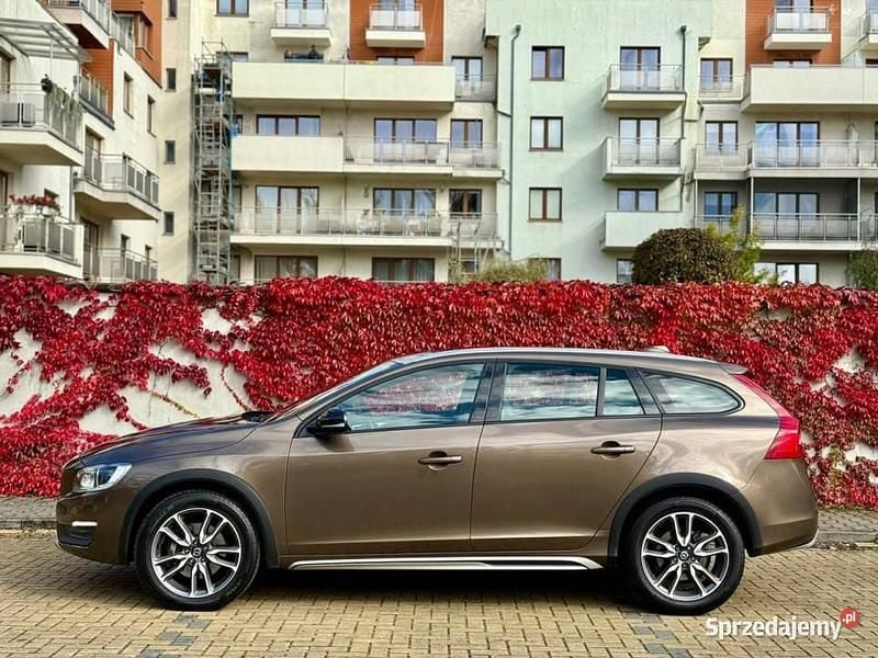 Brązowy Używany 2018 Volvo V60 CC Kombi | 67 500 zł (Super Cena) - Obraz 1/4
