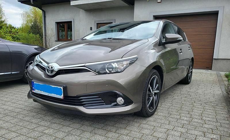 Inny kolor Używany 2016 Toyota Auris Hatchback | 43 600 zł (Uczciwa cena) - Obraz 1/4
