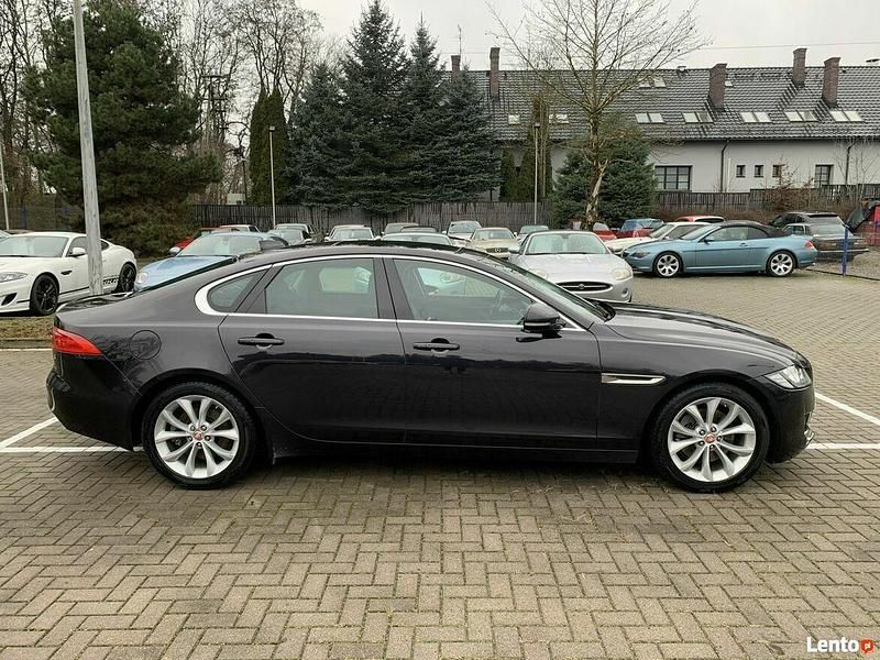 Używany Jaguar XF 180 KM (132 kW) 2015 Czarny Sedan/Limuzyna