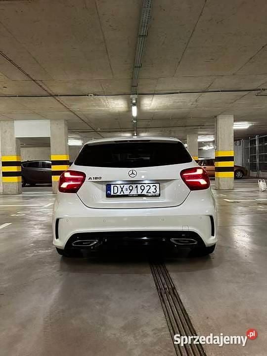 Używany Mercedes A180 AMG line 2017 Biały Hatchback