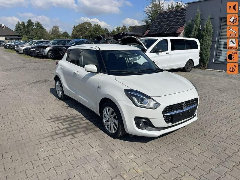 Biały (metalik) Używany 2021 Suzuki Swift Hatchback | 24 900 zł - Obraz 1/4