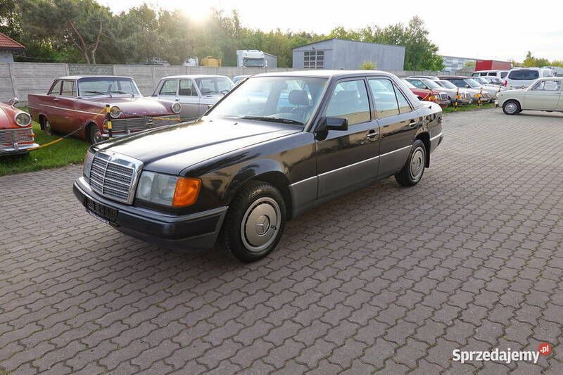 Czarny Używany 1990 Mercedes 200 Sedan/Limuzyna | 13 000 zł - Obraz 1/4