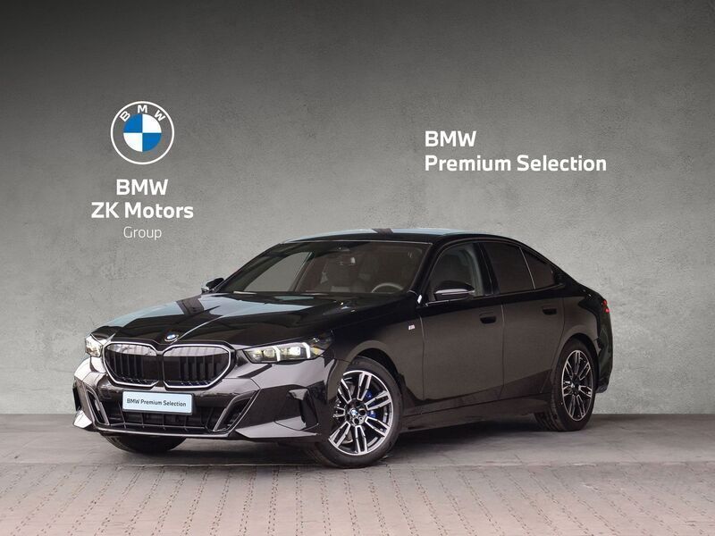 Czarny szafir metalizowany Używany 2024 BMW 520 Comfort Edition Sedan/Limuzyna | 272 900 zł (Dość drogi) - Obraz 1/3
