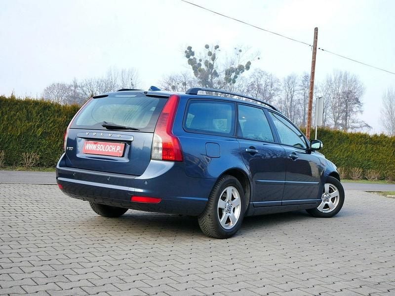 Używany Volvo V50 109 KM (80 kW) 2008 Granatowy Kombi