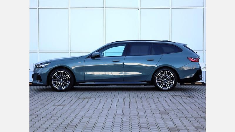 Używany BMW 520 Comfort Edition 197 KM (144 kW) 2024 Cape york green metallic metalizowany Kombi