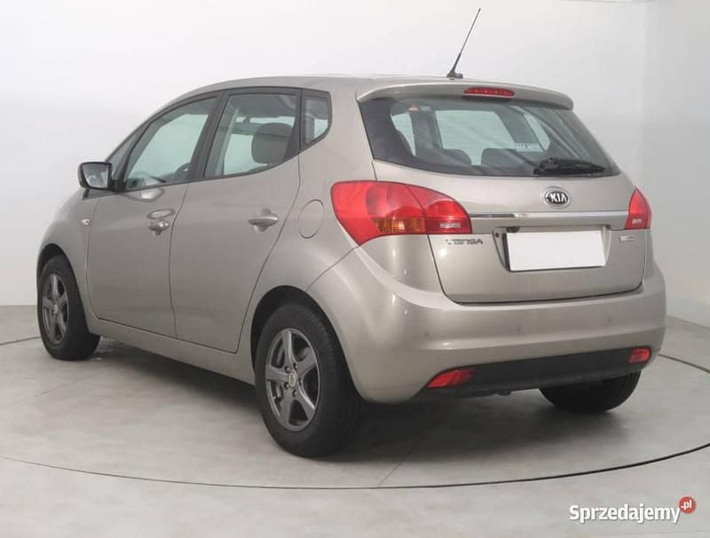 Używany Kia Venga 90 KM (66 kW) 2015 Beżowy Hatchback