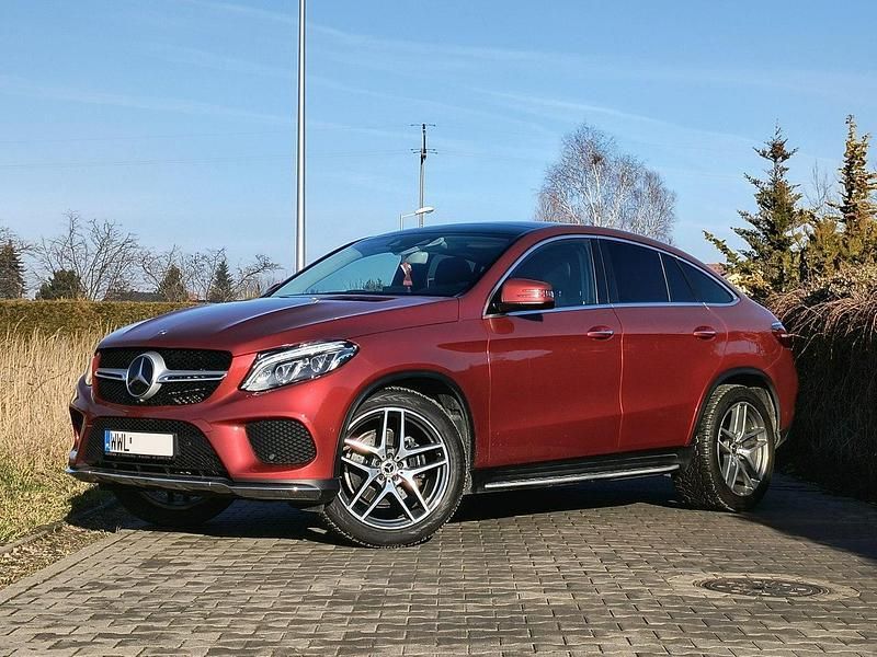 Bordowy (metalik) Używany 2017 Mercedes GLE350 SUV | 198 900 zł - Obraz 1/4