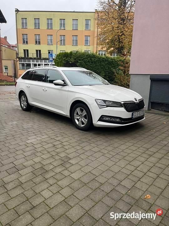 Biały Używany 2021 Skoda Superb Kombi | 65 000 zł (Super Cena) - Obraz 1/4