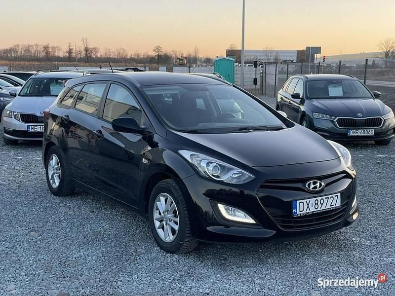 Używany Hyundai i30 99 KM (72 kW) 2014 Czarny Kombi