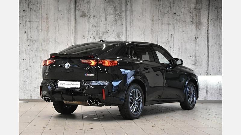 Używany BMW X2 Luxury Line 317 KM (233 kW) 2025 Czarny szafir metalizowany SUV
