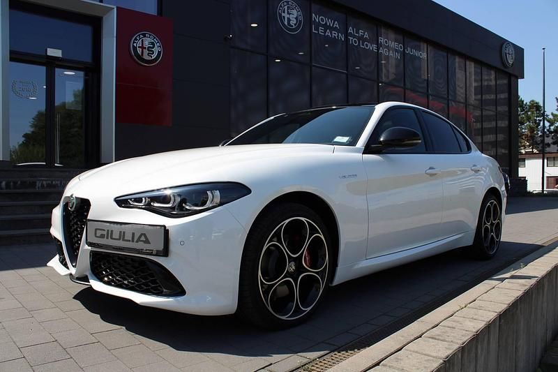 Lakier pastelowy biały alfa white Nowe 2025 Alfa Romeo Giulia Veloce Sedan/Limuzyna | 221 900 zł - Obraz 1/4