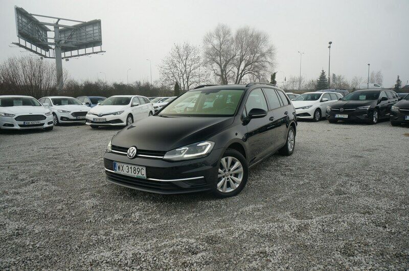 Czarny Używany 2019 VW Golf VII Comfortline Kombi | 49 800 zł (Dość drogi) - Obraz 1/4