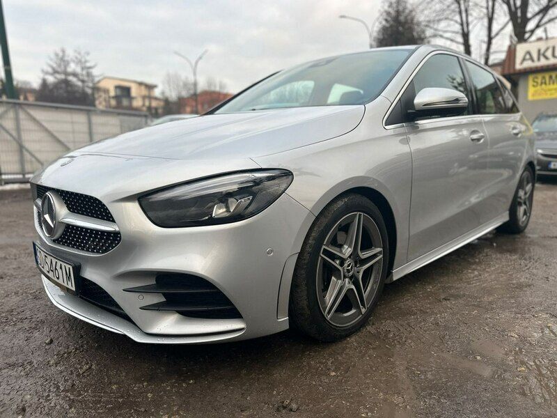 Srebrny (metalik) Używany 2019 Mercedes B200 Minivan | 86 900 zł - Obraz 1/4